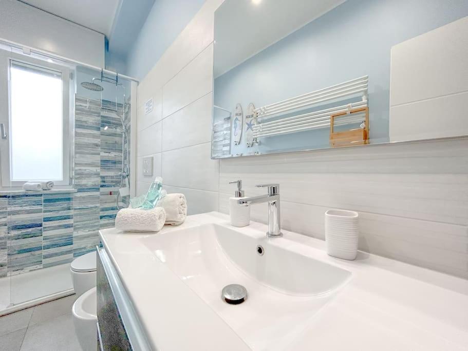 Free Parking - Elegante Casa Con Wifi -Smarttv Apartment Savona Ngoại thất bức ảnh