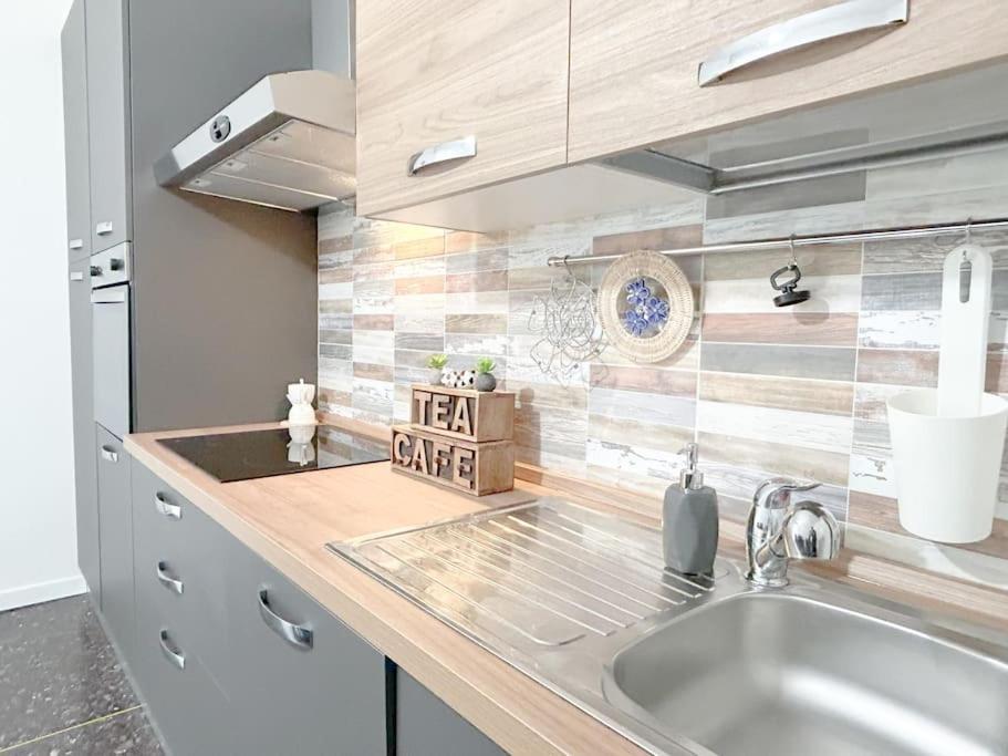 Free Parking - Elegante Casa Con Wifi -Smarttv Apartment Savona Ngoại thất bức ảnh