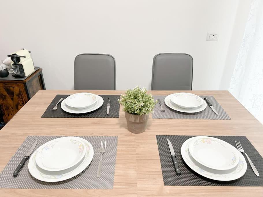 Free Parking - Elegante Casa Con Wifi -Smarttv Apartment Savona Ngoại thất bức ảnh